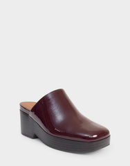 Comfortable Women's Clog in Merlot Crinkle Patent