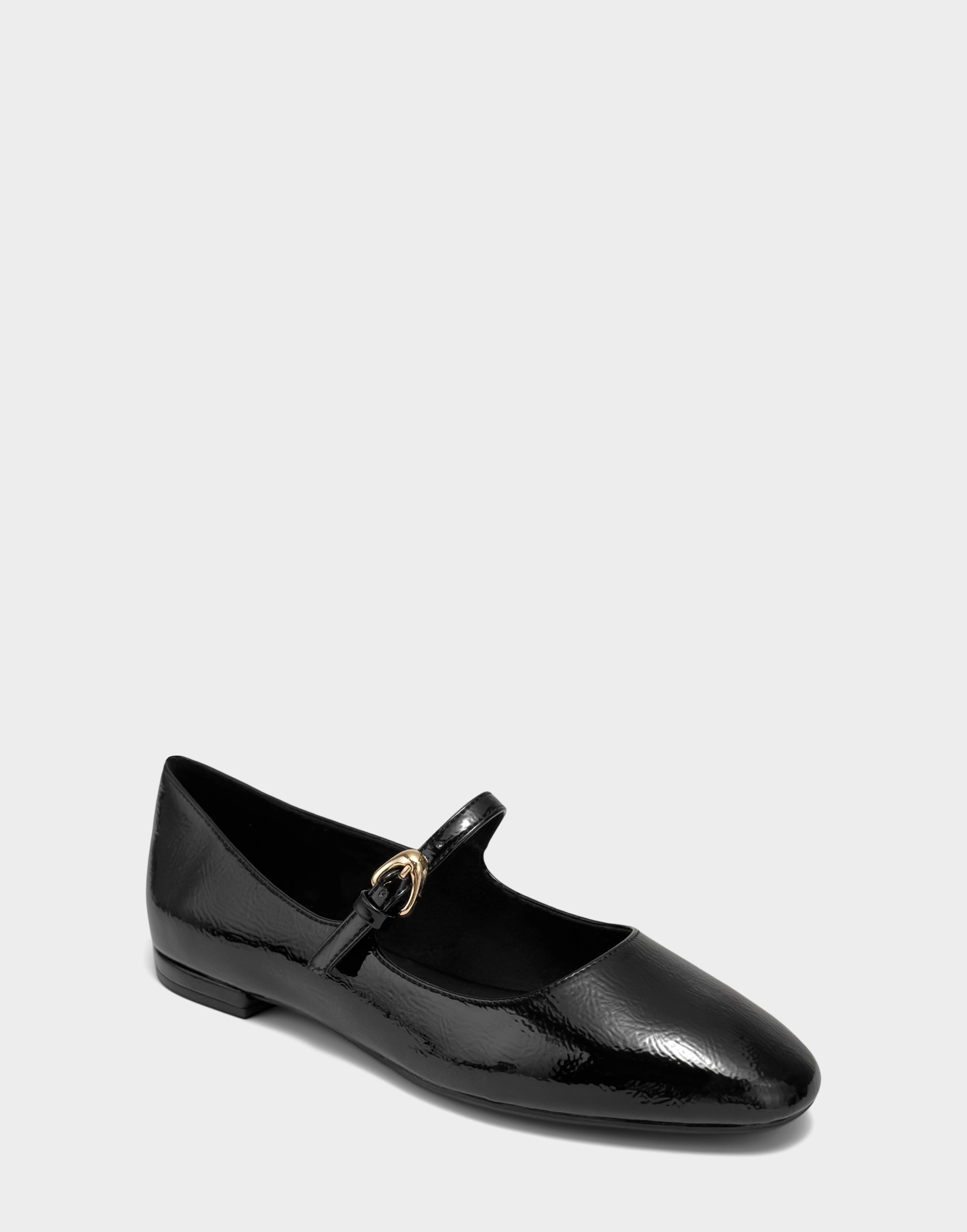 Women's Casual Flat in Black Faux Crinkle Patent